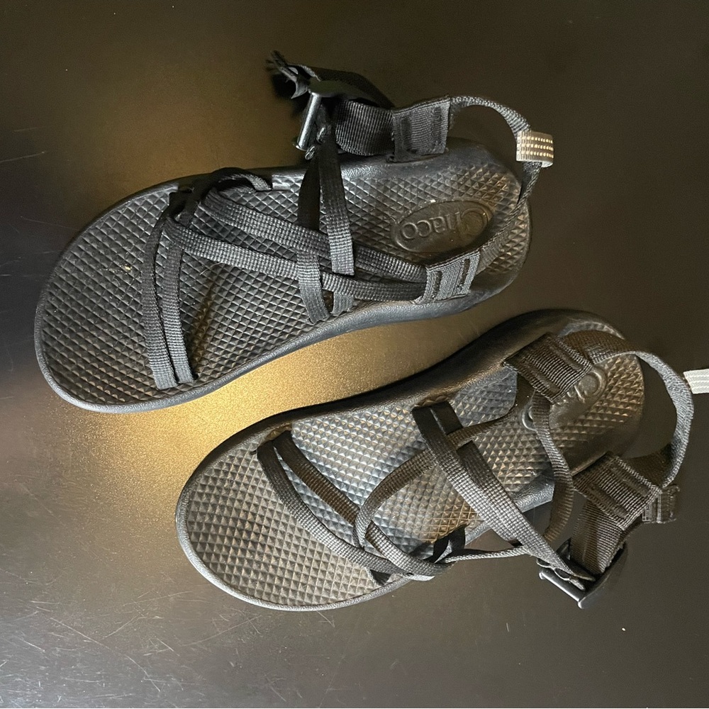 Women’s Chaco strappy black sandals size 6